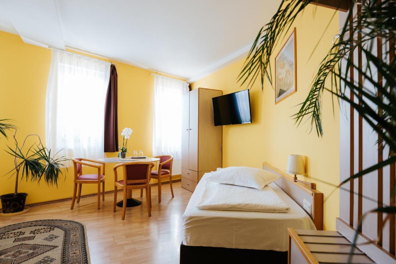 Lázár Pension&Restaurant Gheorgheni  Esterno foto